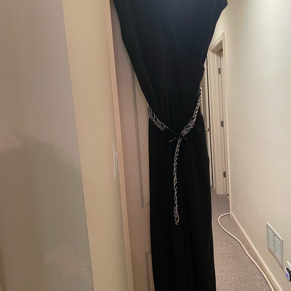 Elegant Black Maxi Dress with Chain Accent